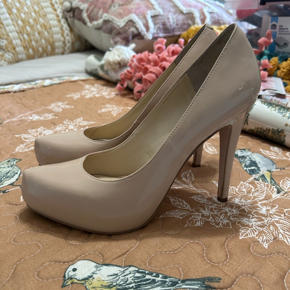 Jessica Simpson stilletos
